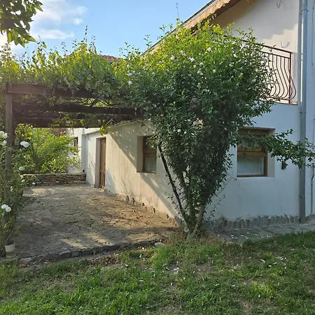 Irakli Sea View Nature Retreat, Sleeps 10, 10 Min To Feriehus